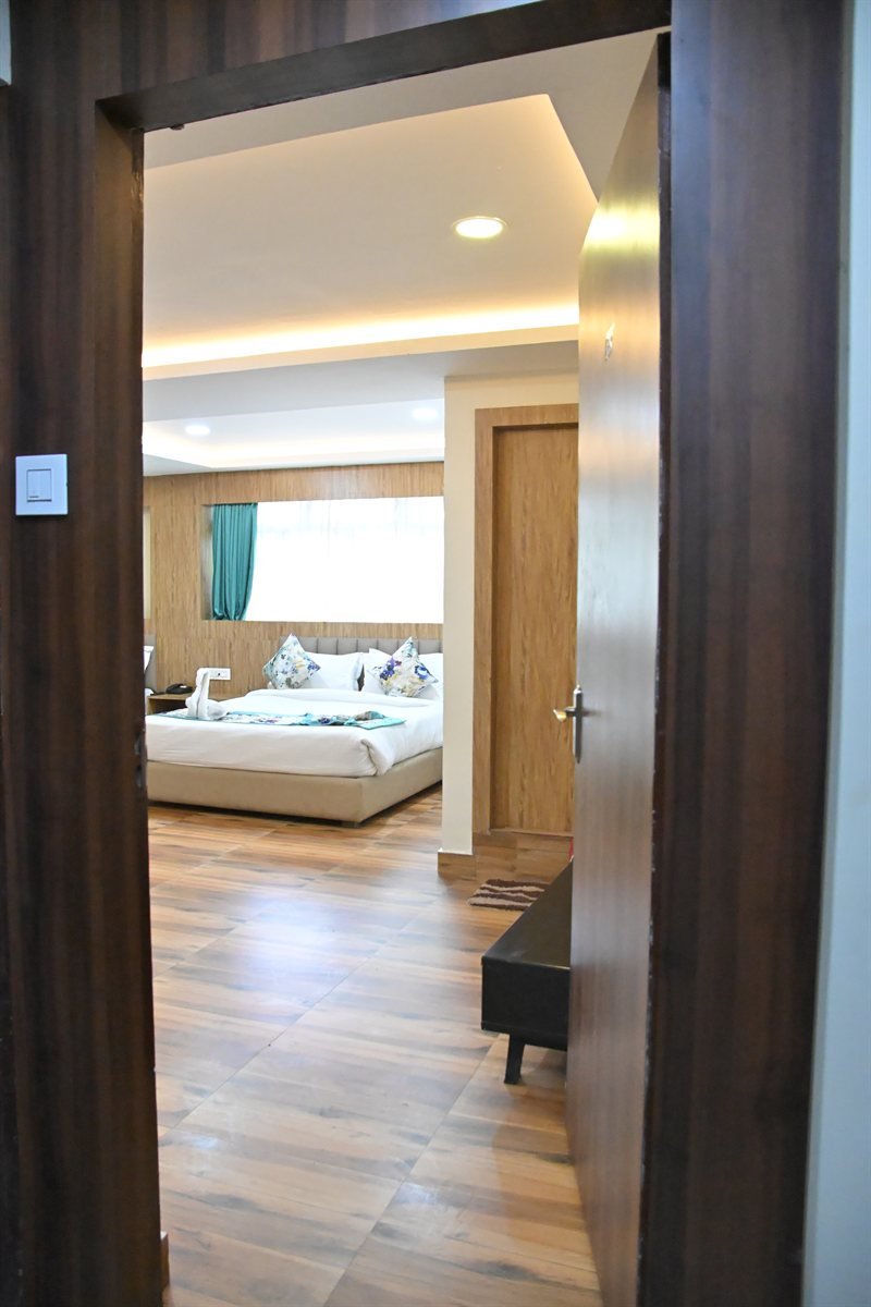 Executive Suite – Master Bedroom & Living Area