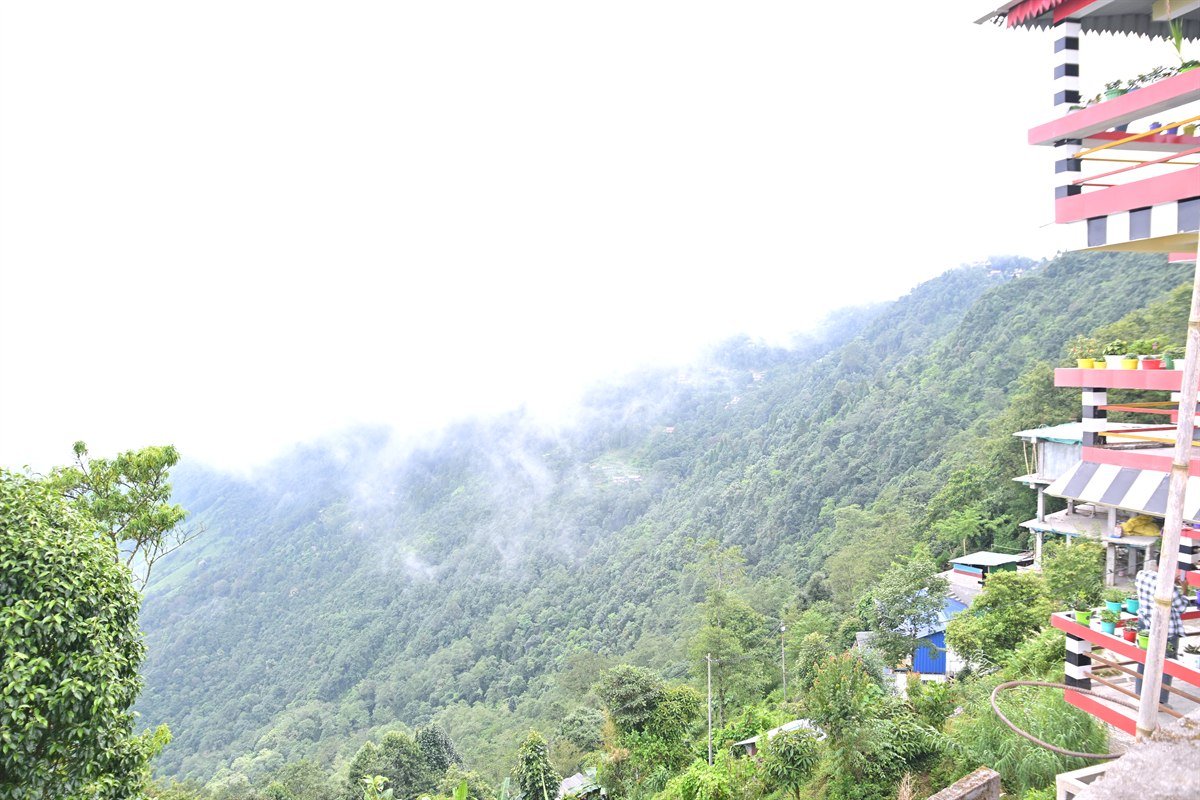 Kalimpong Homestay – Sea of Clouds over Mountain Valley
